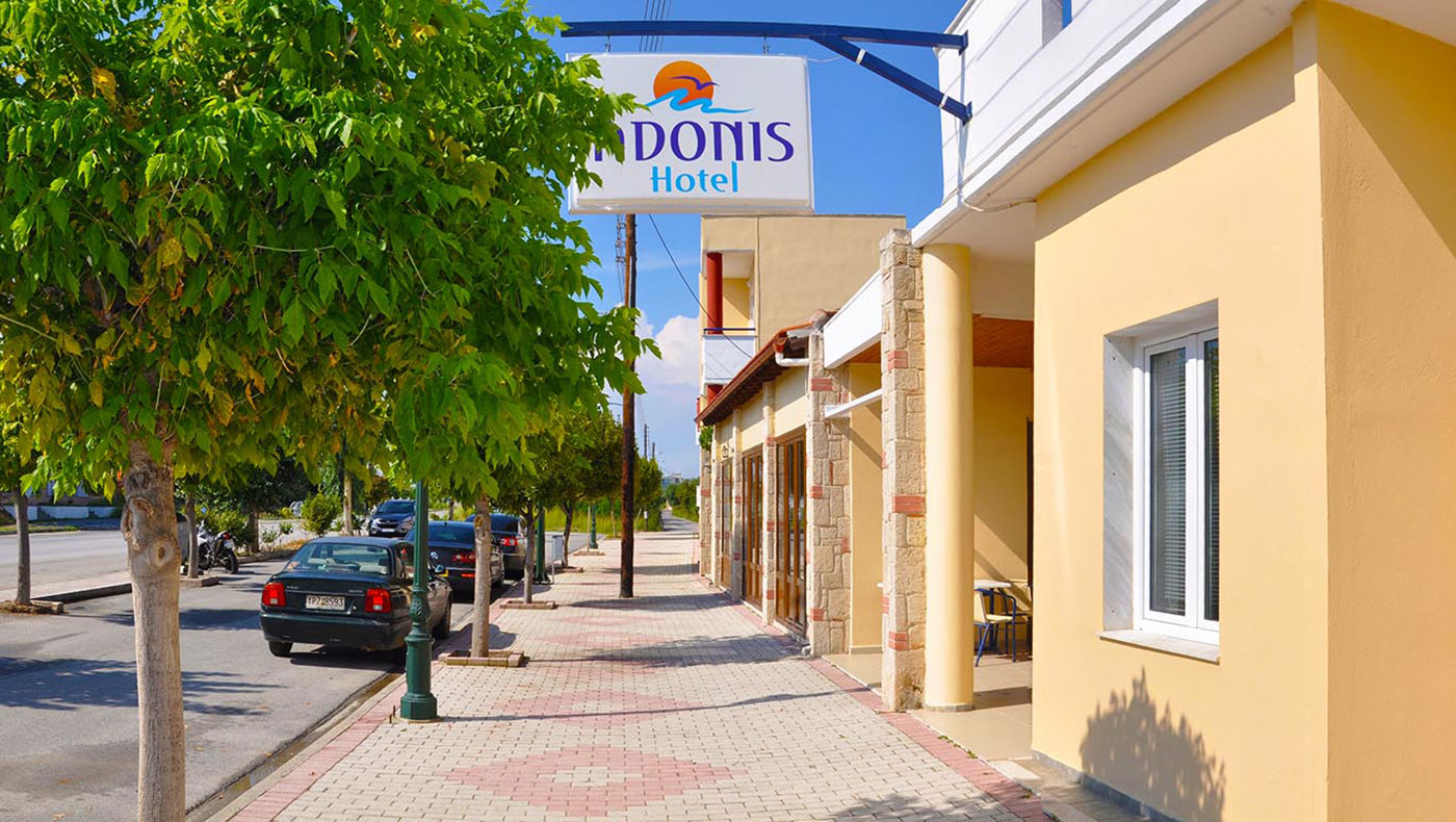 13-adonis-hotel-kallithea-entrance